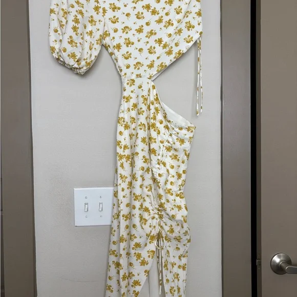 Sabo White and Gold Dress - Picture 2 of 3